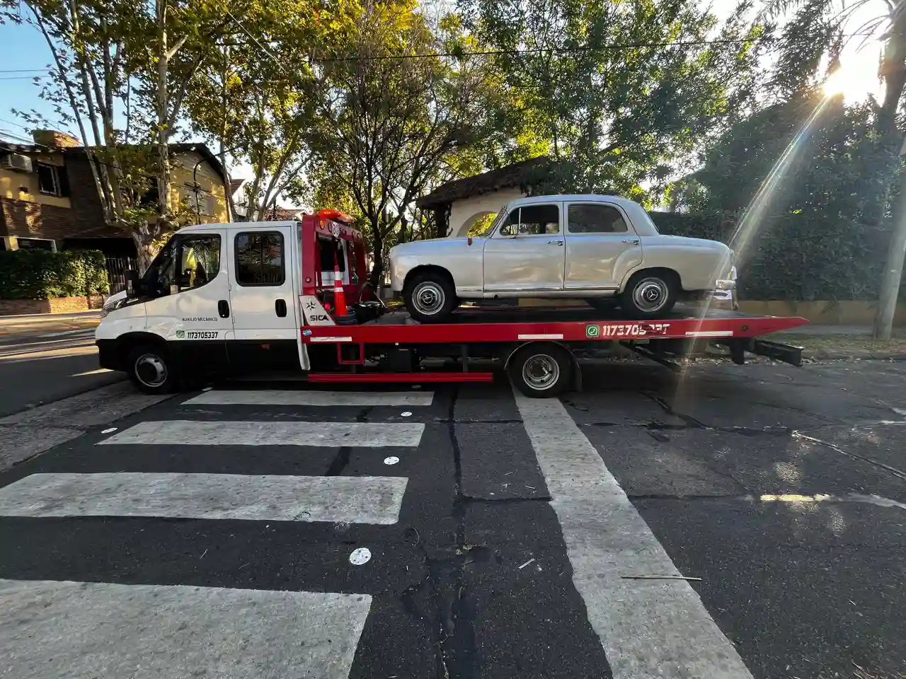 Grúas para auto en Zona Norte — Batea y plancha hidráulica